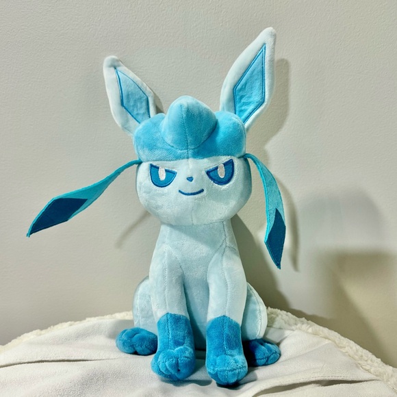 POKEMON Glaceon Plush - Picture 1 of 5